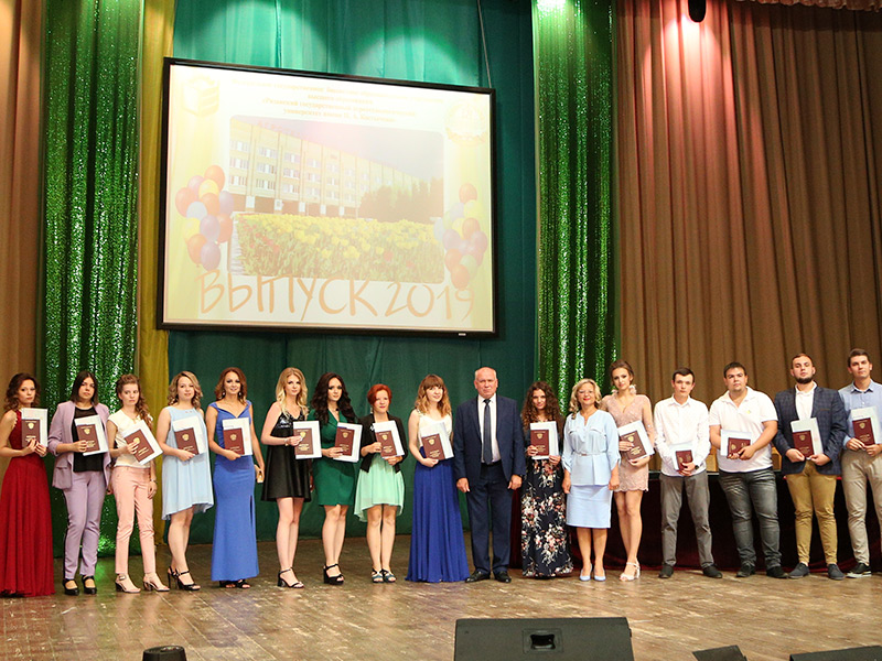 Более 1000 выпускникам РГАТУ вручили дипломы