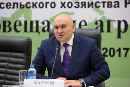 Джамбулат Хатуов: регионы должны активнее обновлять парк сельхозтехники