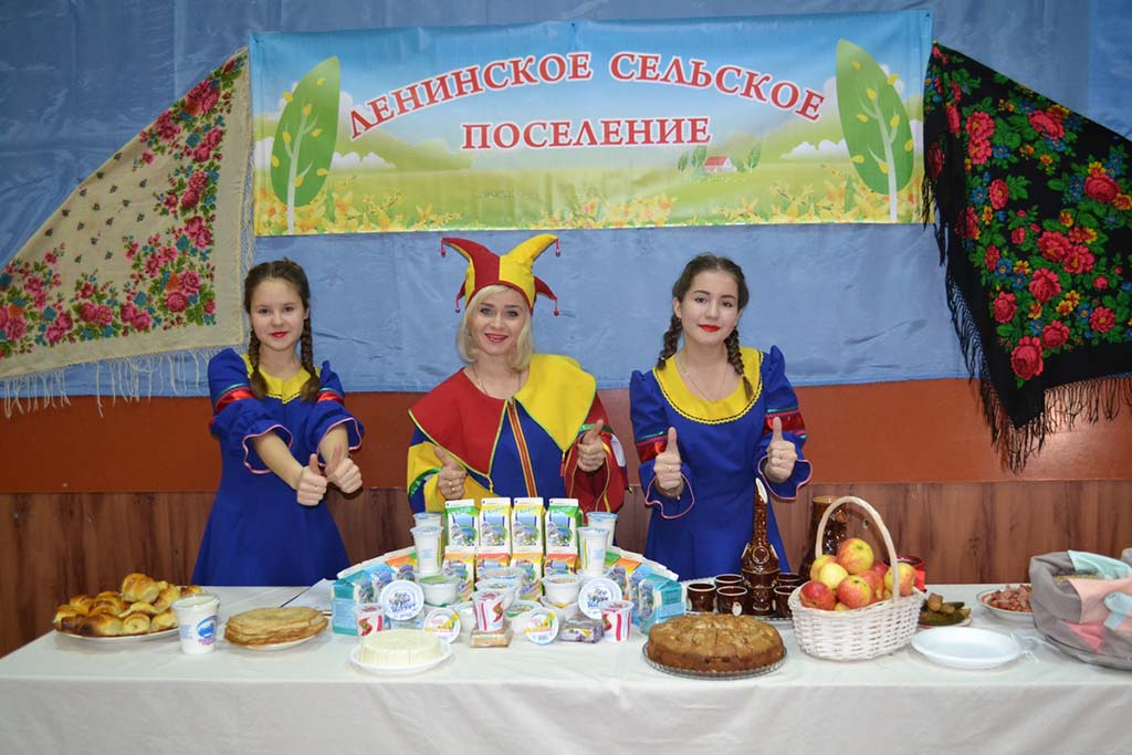 Старожиловские аграрии угостили коллег деликатесами собственного производства Старожиловские аграрии угостили коллег деликатесами собственного производства