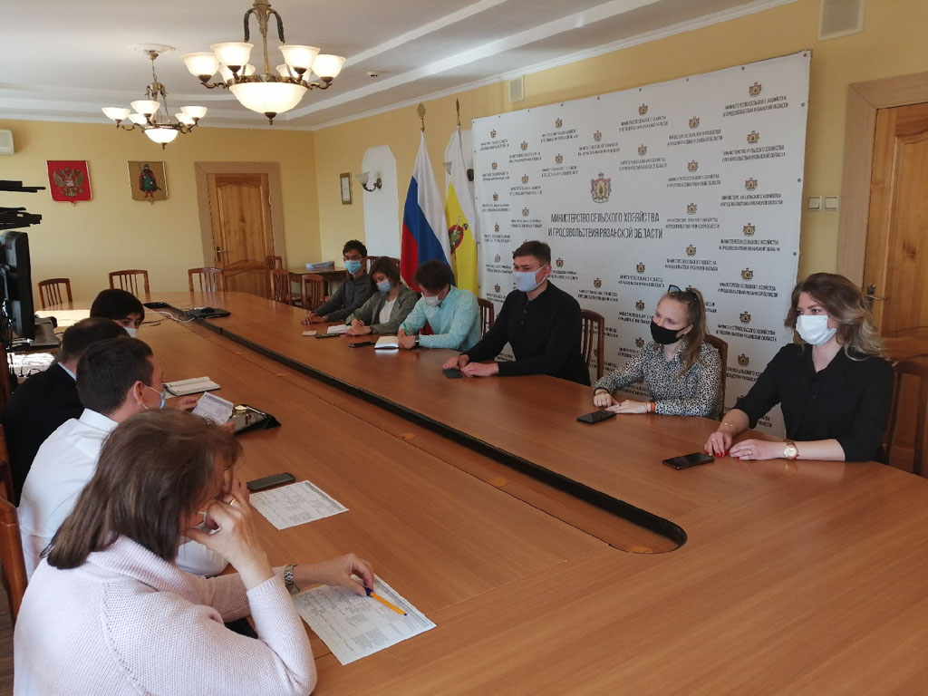 В Минсельхозпроде Рязанской области прошло собеседование с участниками конкурса в новый состав молодёжного правительства