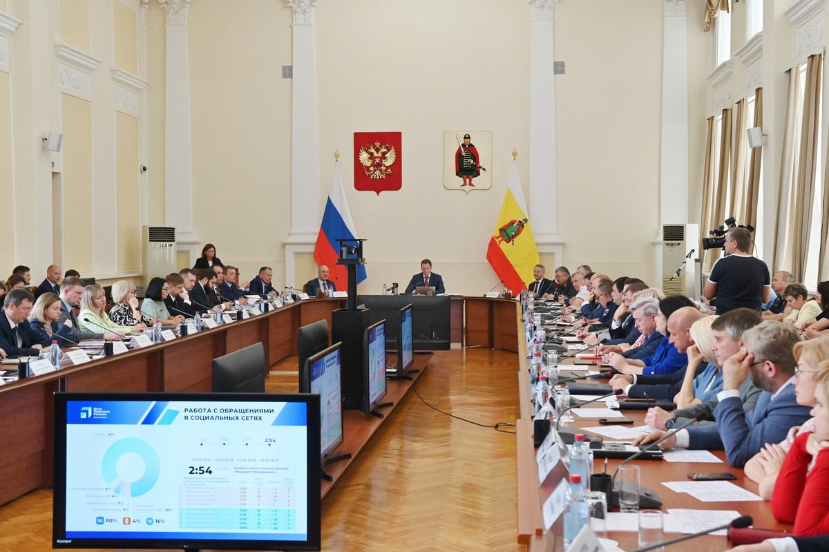 Губернатору Павлу Малкову доложили о ходе строительства 9 автодорог к сельхозпредприятиям Губернатору Павлу Малкову доложили о ходе строительства 9 автодорог к сельхозпредприятиям