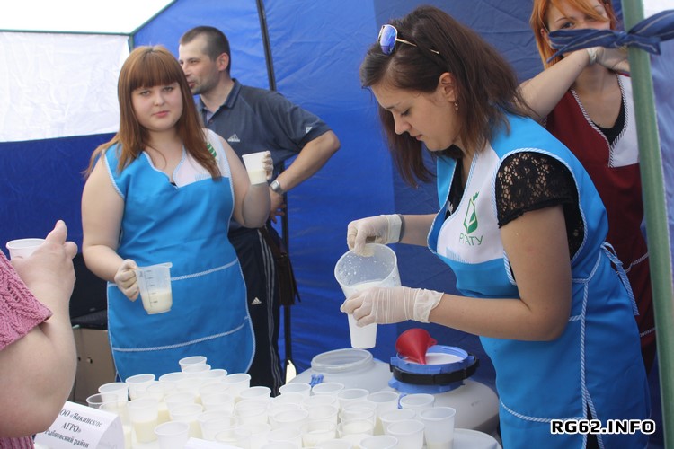 В преддверии Всемирного дня молока рязанцам предложили продегустировать продукцию крупнейших молочных хозяйств