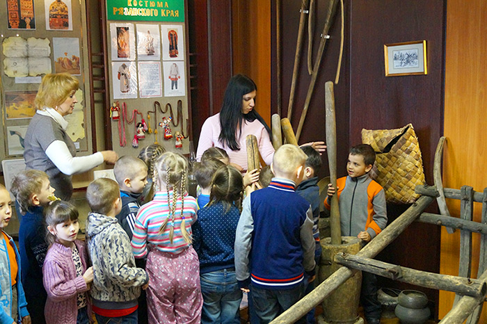 Воспитанники детского сада побывали в музее истории Рязанского ГАТУ