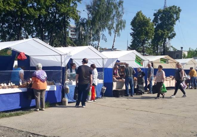 Ярмарки продуктов питания предлагают уникальный ассортимент от местных заводов и фермеров Ярмарки продуктов питания предлагают уникальный ассортимент от местных заводов и фермеров