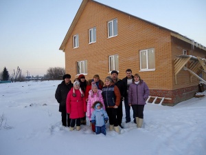 Многодетная семья Уляхиных из Рыбновского района готовится к новоселью
