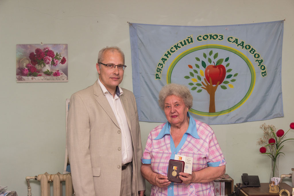 Председатель Рязанского союза садоводов Галина Михайлова награждена знаком Губернатора «240 лет Рязанской губернии» Председатель Рязанского союза садоводов Галина Михайлова награждена знаком Губернатора «240 лет Рязанской губернии»