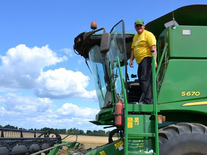 Механизаторы СПК «Вышгородский» завершили уборку озимой пшеницы в Чучковском районе