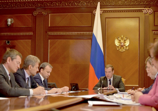 Дмитрий Медведев: поддержка аграриев в 2017 году сохранится в существующих объемах, это более 220 миллиардов рублей