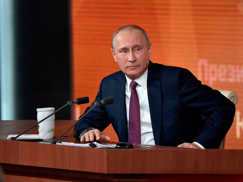 Президент России Владимир Путин поздравил аграриев с рекордным урожаем зерна в этом году