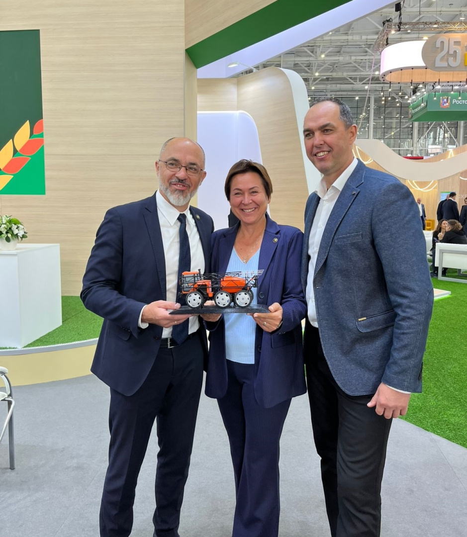 На выставке «Золотая осень» минсельхоз Рязанской области и завод «Пегас-Агро» подписали соглашение об обновлении парка сельхозтехники