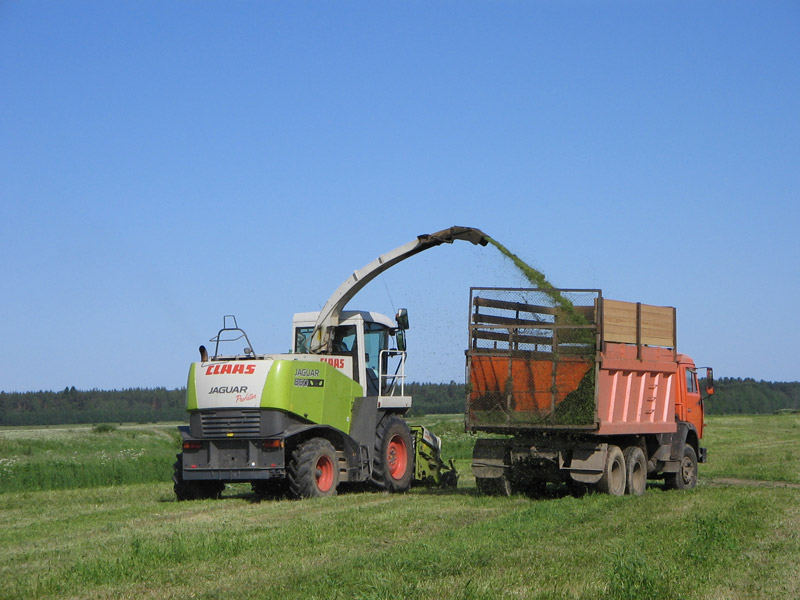 В Рязанской области продолжается заготовка кормов