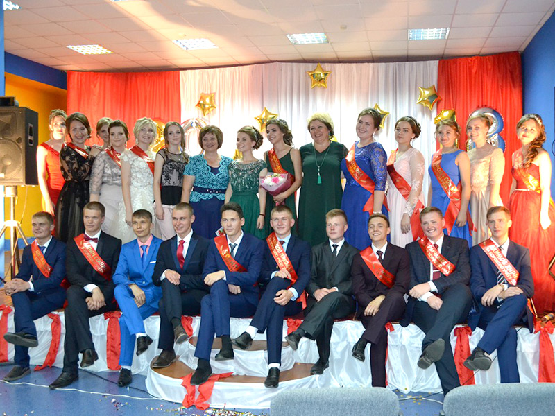 Дмитрий Филиппов поздравил ухоловских выпускников с окончанием школы