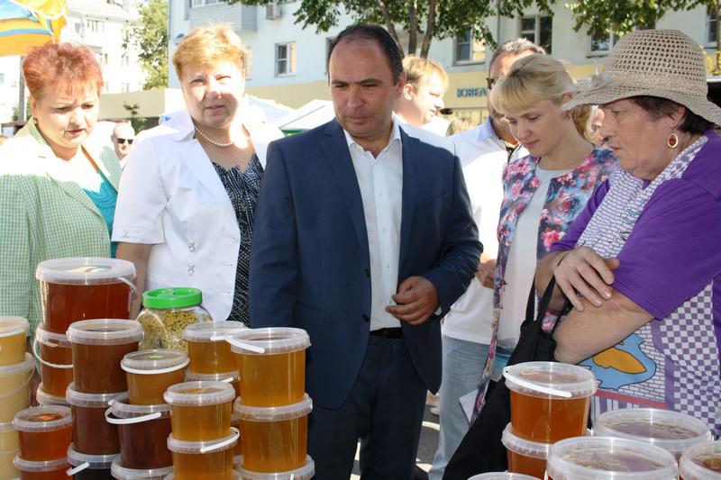 «Пахнет яблоком и медом…»: в Рязани состоялась праздничная ярмарка, посвященная Медовому и Яблочному Спасу