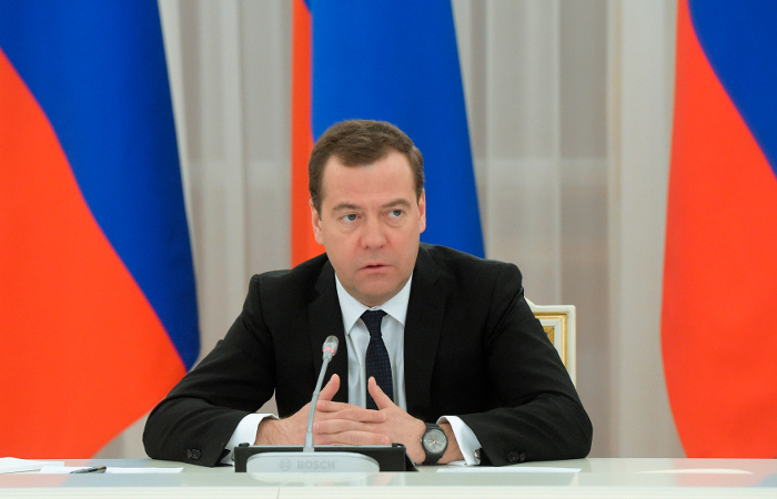 Медведев: Задача РФ - полностью обеспечивать себя мясом и молоком
