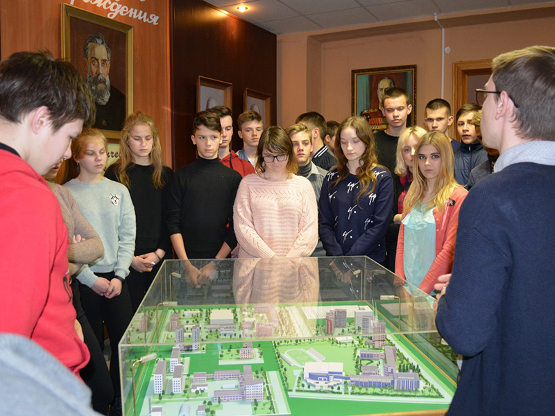 На экскурсию в Рязанский агроуниверситет приехали школьники из Владимирской области