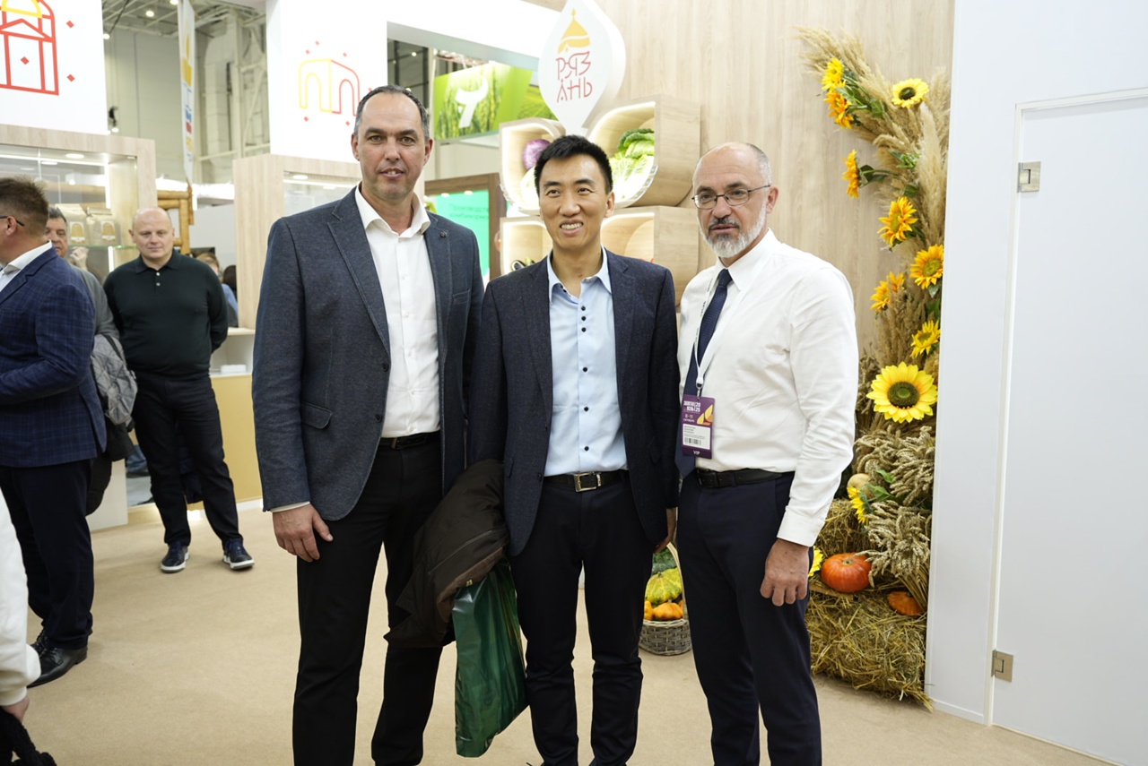 Рязанскую экспозицию на выставке «Золотая осень» посетили делегации Китая и Саудовской Аравии