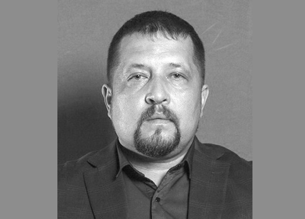 десятилетие слушать.