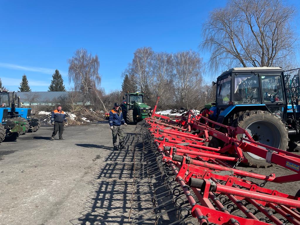 подготовка к посевной. подготовка к весенне полевым работам. сельское хозяйство весной. весенние полевые работы. весенние полевые работы.