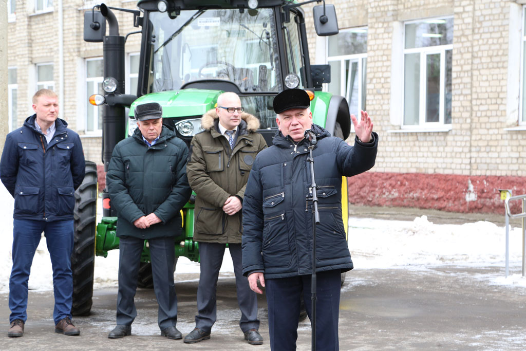 Рязанскому агроуниверситету безвозмездно передали современный трактор Рязанскому агроуниверситету безвозмездно передали современный трактор