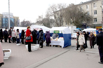 Праздничная ярмарка на площади Победы в Рязани