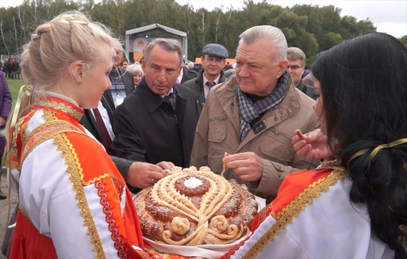 Губернатор Рязанской области Олег Ковалев принял участие в региональном фестивале «Праздник урожая – Спожинки»