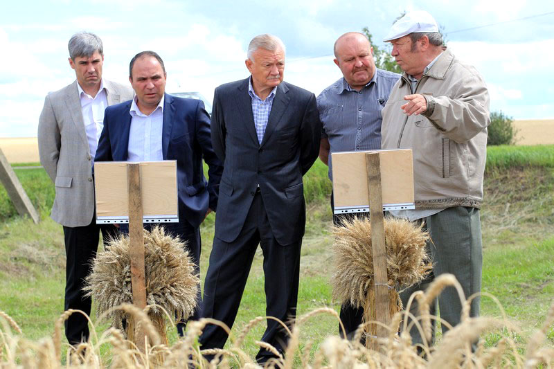 Губернатор Рязанской области Олег Ковалев в преддверии уборочной кампании посетил аграрные предприятия региона