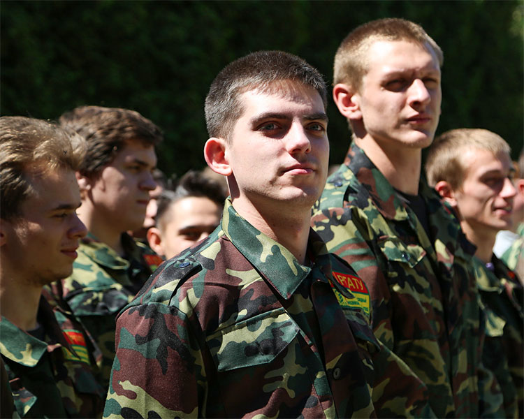 В Рязанской области началось формирование студенческих специализированных отрядов для работы на предприятиях АПК в 2019 году