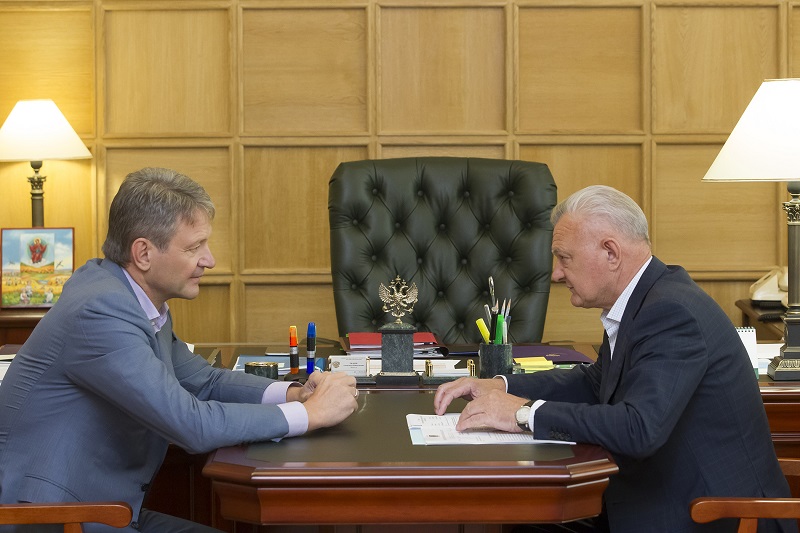 Александр Ткачев провел рабочую встречу с губернатором Рязанской области Олегом Ковалевым Александр Ткачев провел рабочую встречу с губернатором Рязанской области Олегом Ковалевым