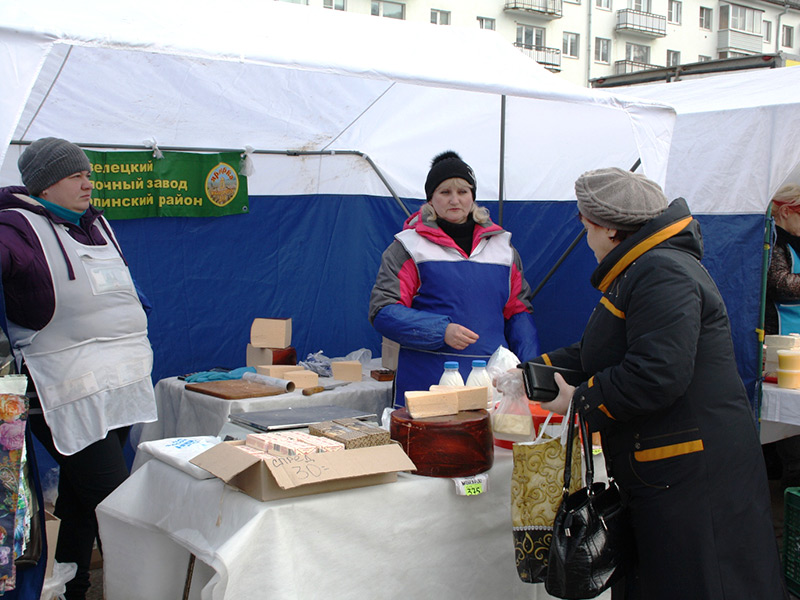 На рязанских ярмарках выходного дня свою продукцию представили более 200 товаропроизводителей