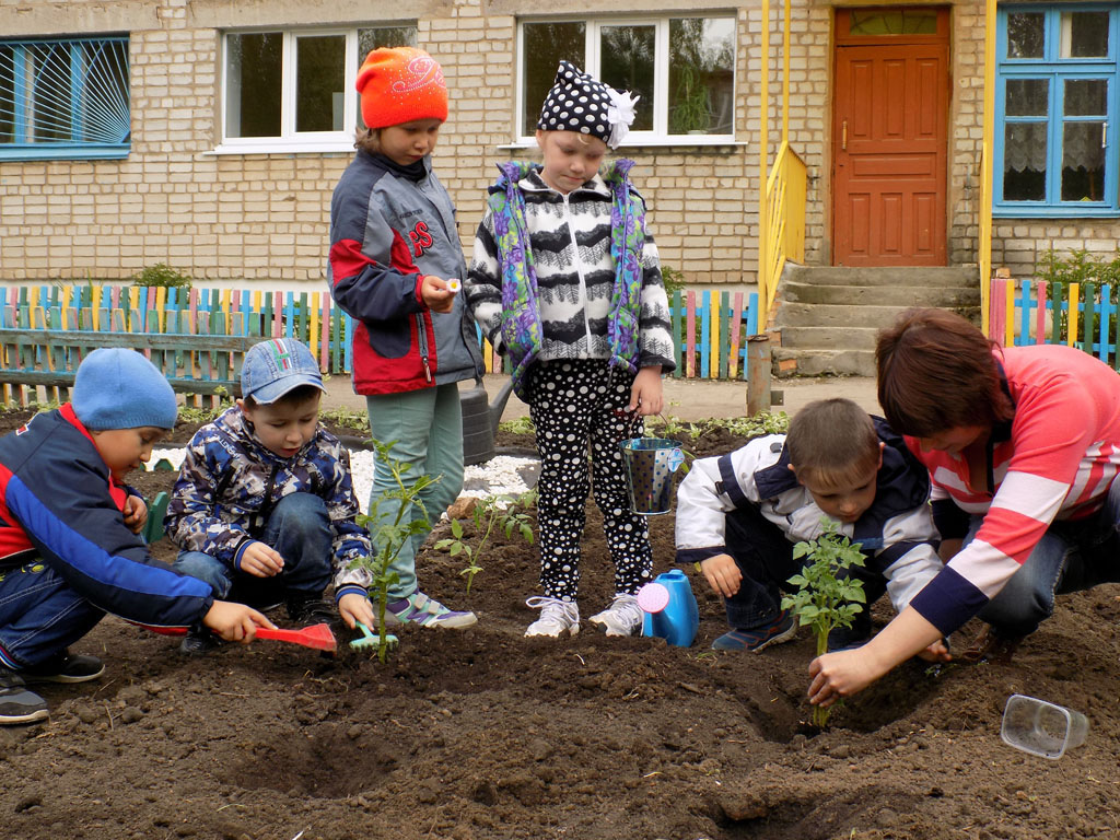 В детских садах Рязанского района проводится работа по ранней профориентации