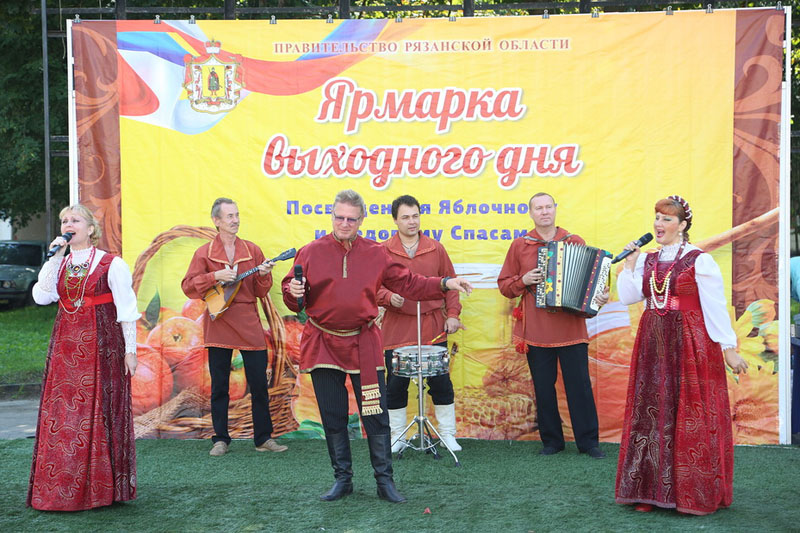 Рязань: медово-яблочная ярмарка на Театральной