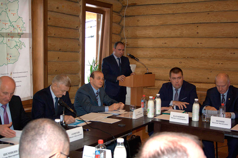 Губернатор Рязанской области Олег Ковалев провел совещание по вопросам развития молочного животноводства