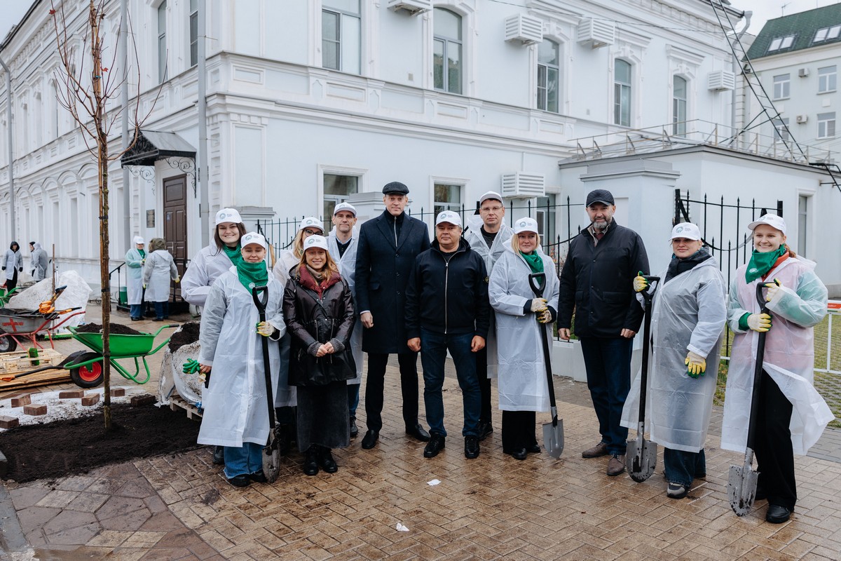 Губернатор Павел Малков встретился с сотрудниками «Русской Аграрной Группы» – участниками месячника по озеленению