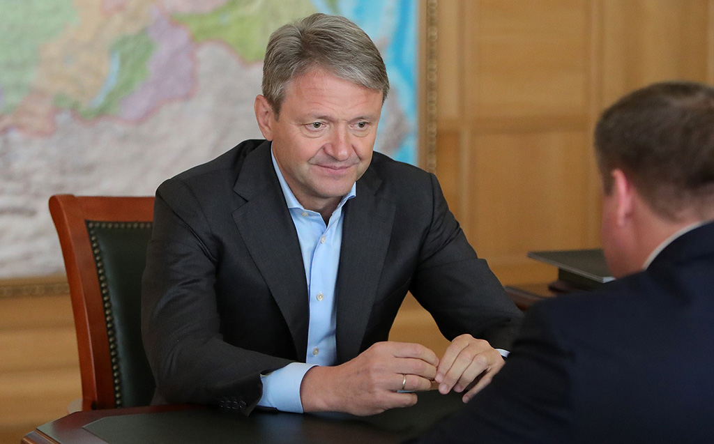 Министр сельского хозяйства РФ Александр Ткачев поздравил Губернатора Рязанской области Николая Любимова и аграриев региона с высокими достижениями уборочной кампании 2017 года Министр сельского хозяйства РФ Александр Ткачев поздравил Губернатора Рязанской области Николая Любимова и аграриев региона с высокими достижениями уборочной кампании 2017 года