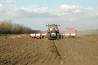 В Рязанской области повсеместно хозяйства приступили к проведению весенних полевых работ